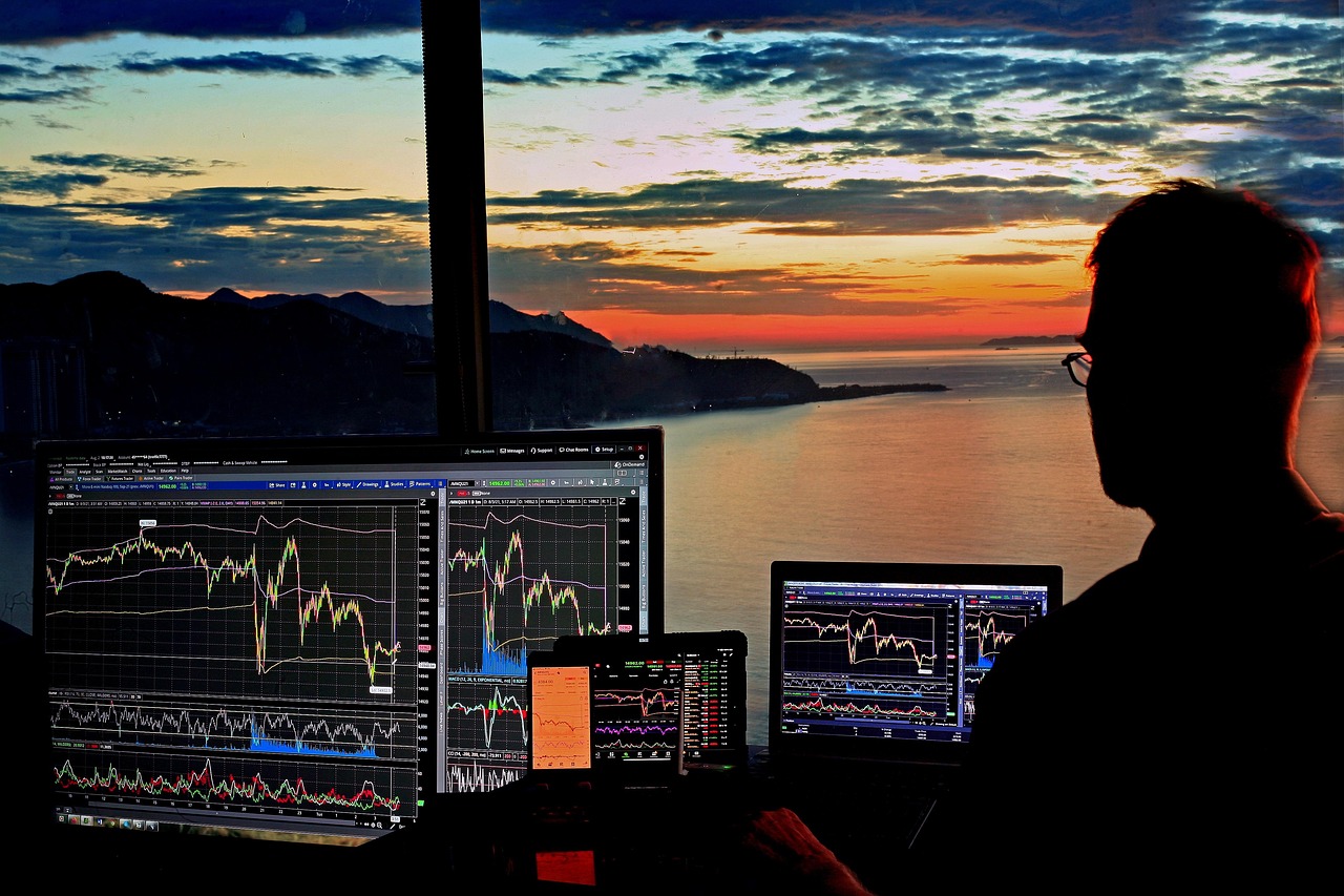 Bonds: Retiree Income Anchor Amidst Market Currents