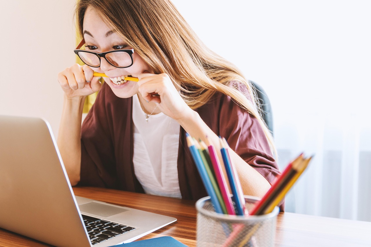 Smart Holiday Travel: Off-Peak Booking & Budget Airfare Secrets